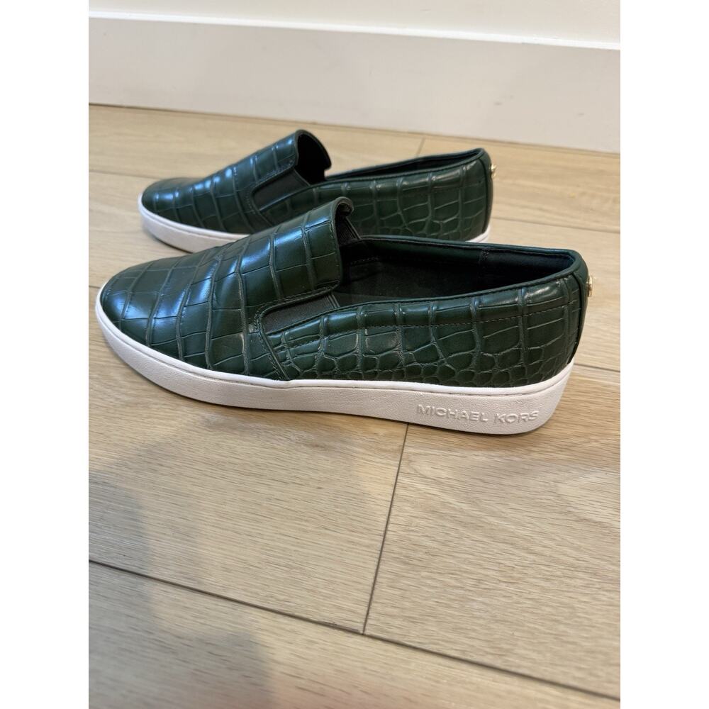 Michael Kors Women’s Green Croc Embossed Slip-On Low Top Sneakers White Sole 9M - Picture 2 of 5
